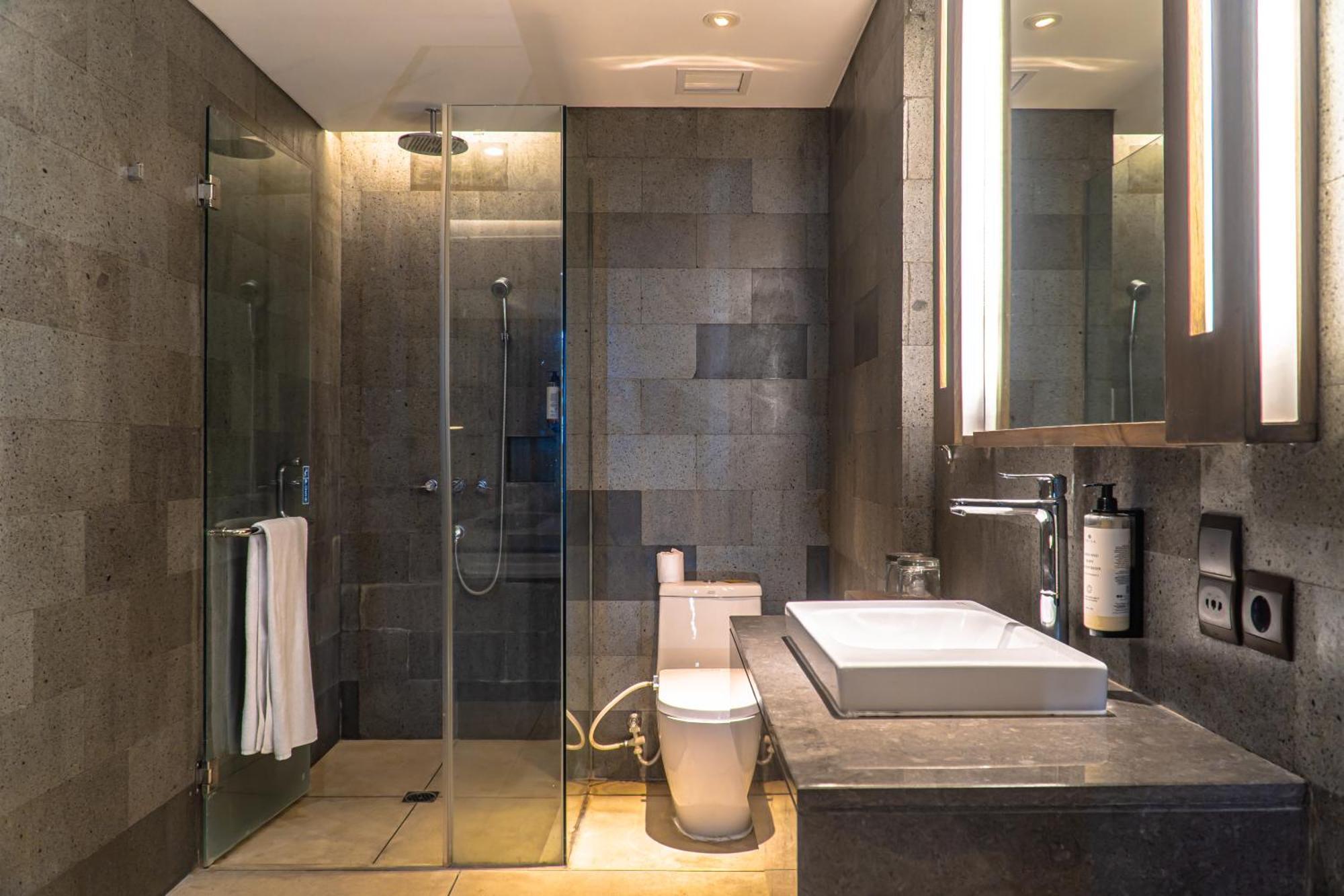 Wyndham Tamansari Jivva Resort Bali Siyut Exterior photo A modern bathroom